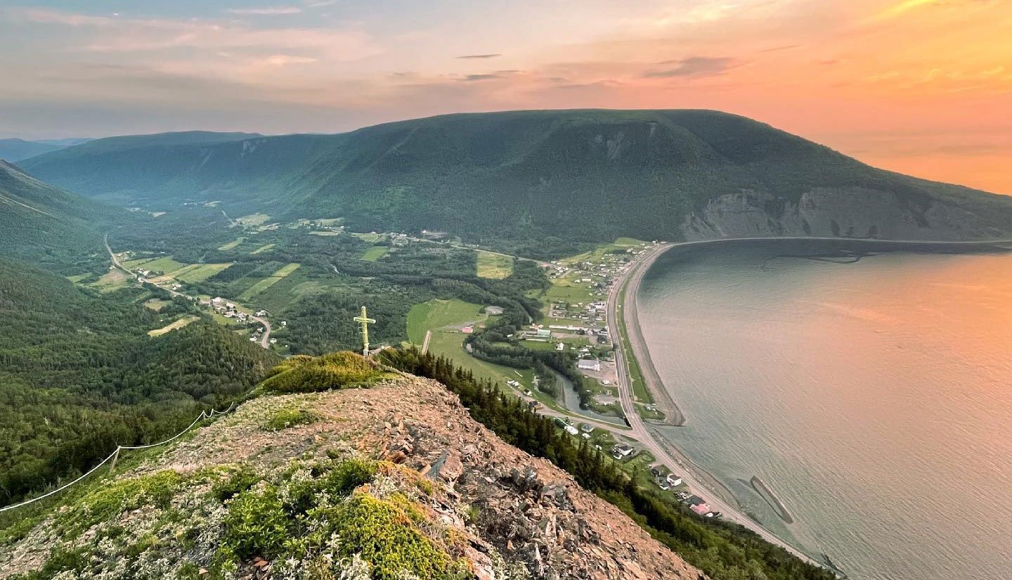 Mont-Saint-Pierre comme destinations Québec été 2025